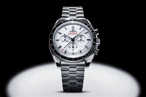 omega speedmaster moonwatch white face